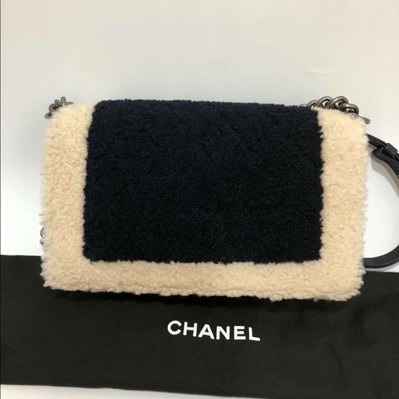 New Authentic Chanel Boy Shearling - Picture 4 of 8